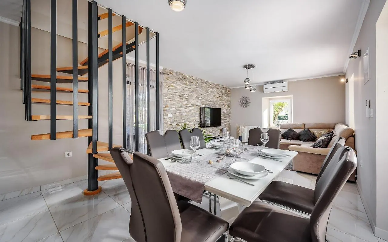 Apartman Giovi Pazin Apartament