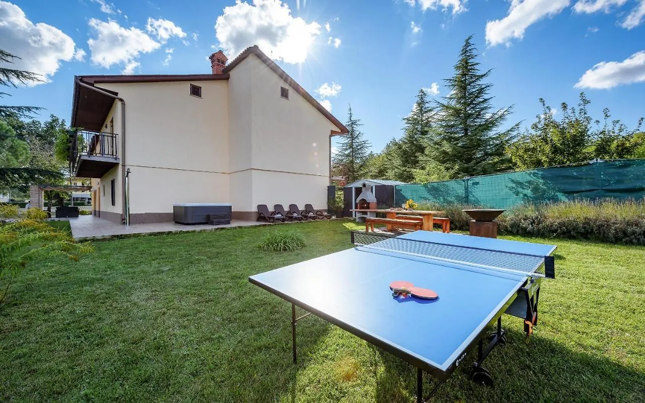 Apartman Giovi Pazin
